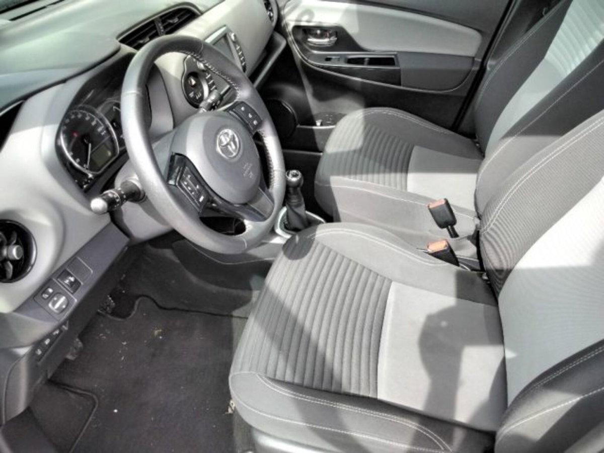 Toyota Yaris 1.0 72 CV 5 porte Active (14)