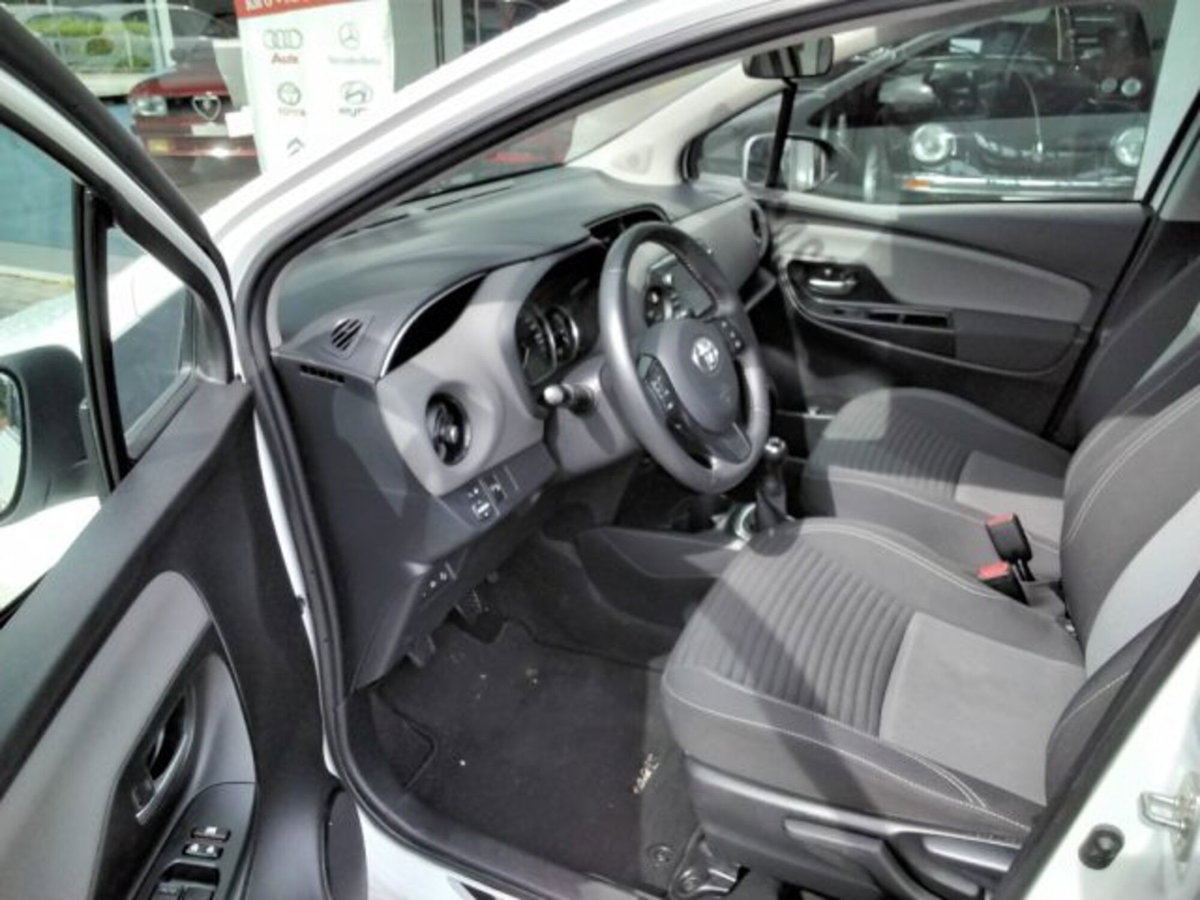 Toyota Yaris 1.0 72 CV 5 porte Active (16)
