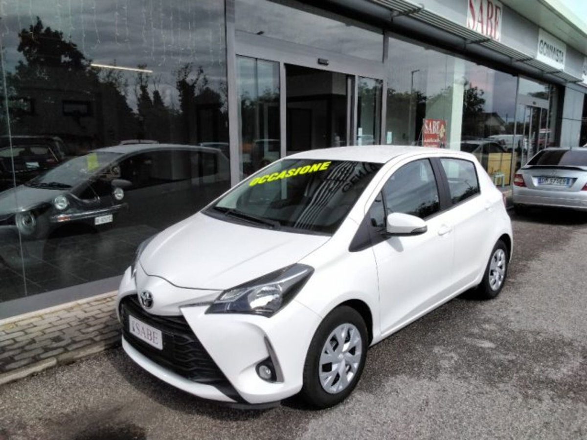 Toyota Yaris 1.0 72 CV 5 porte Active (2)