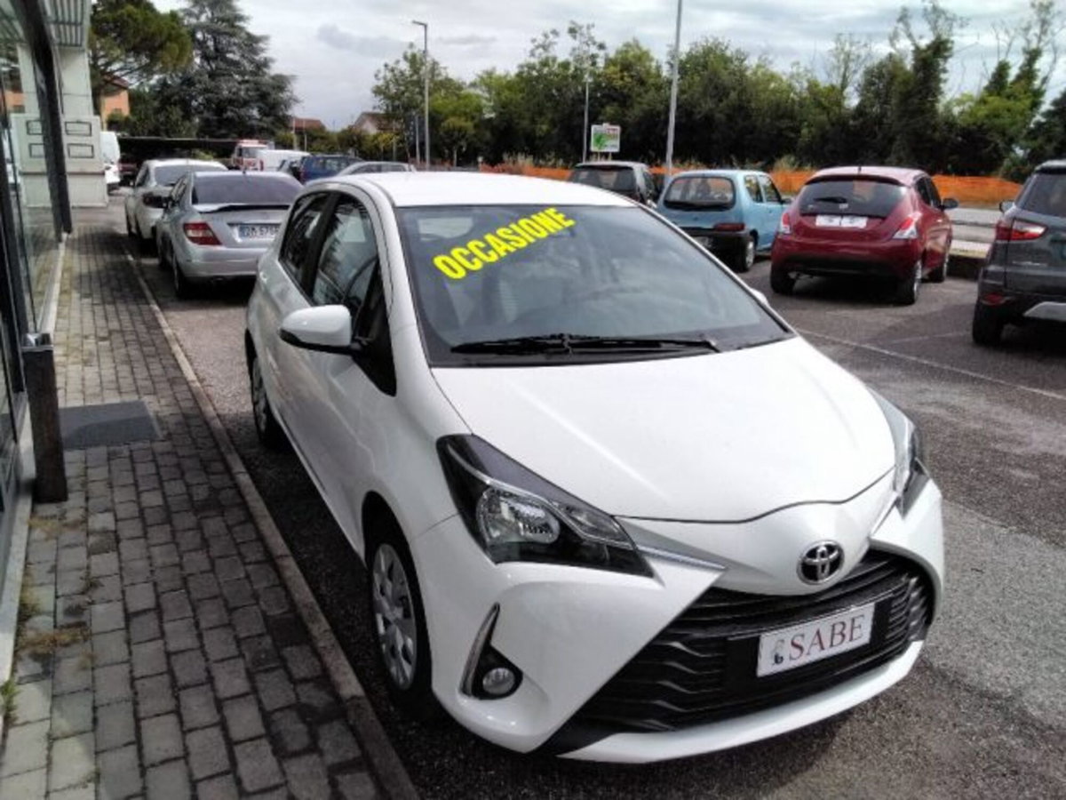 Toyota Yaris 1.0 72 CV 5 porte Active (4)