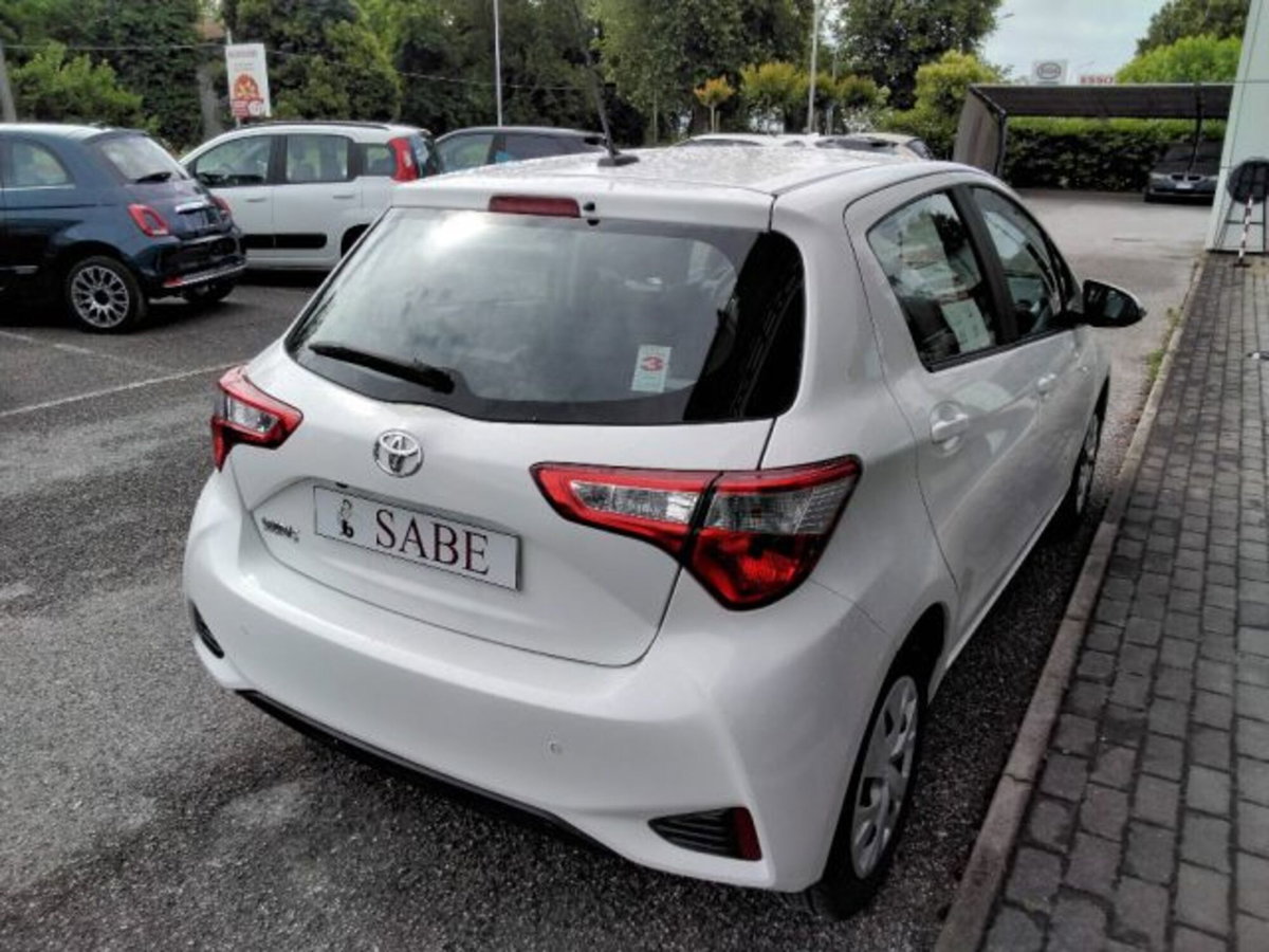 Toyota Yaris 1.0 72 CV 5 porte Active (7)