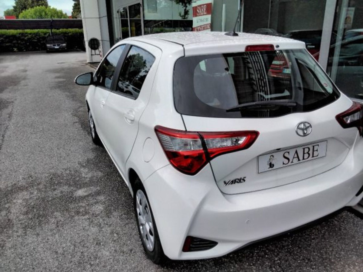 Toyota Yaris 1.0 72 CV 5 porte Active (9)