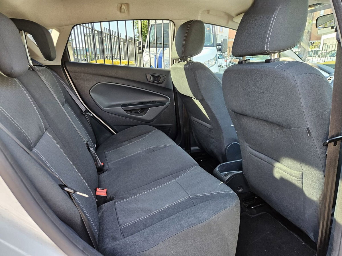 Ford Fiesta 1.6 TDCi 95 CV 5p. Titanium (10)