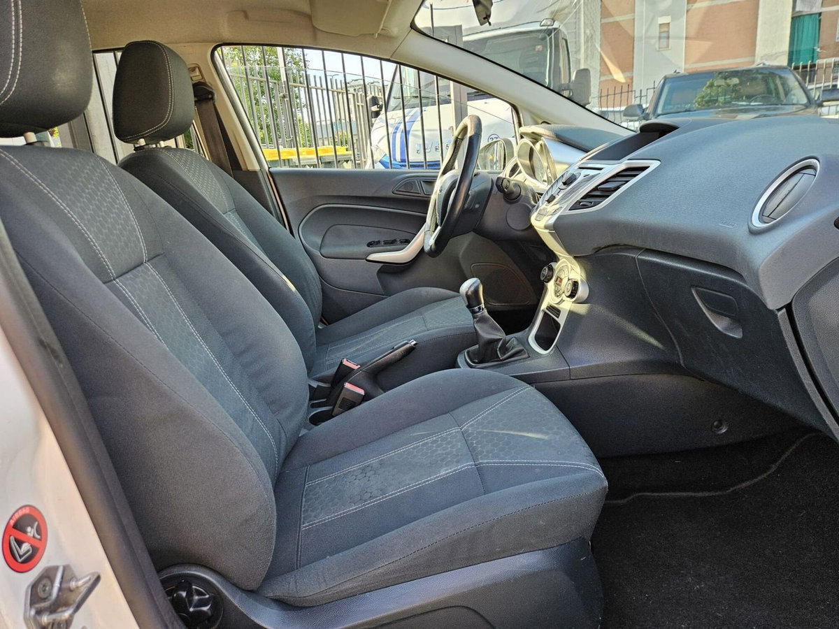 Ford Fiesta 1.6 TDCi 95 CV 5p. Titanium (9)