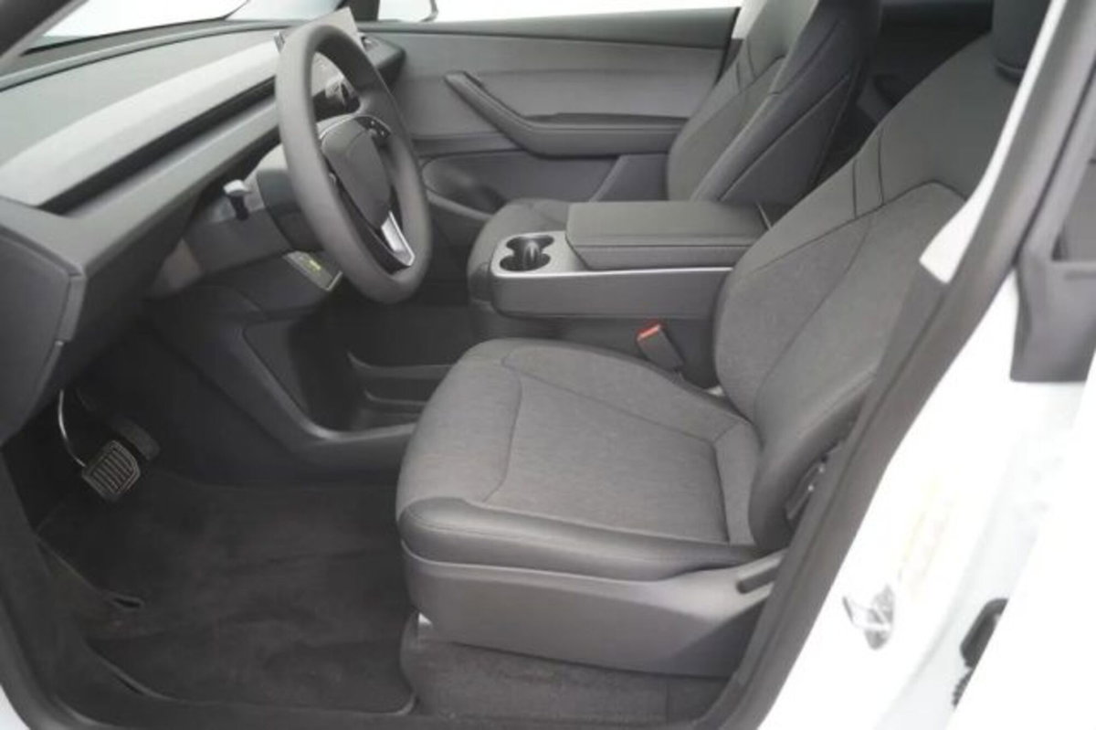 Tesla Model Y rwd (12)