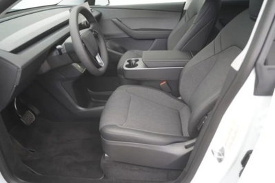 Tesla Model Y rwd (12)