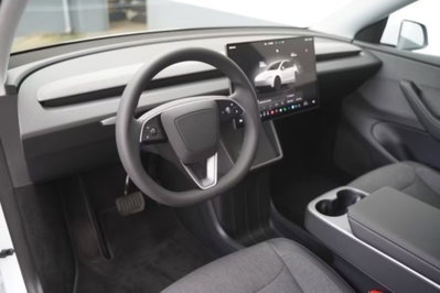 Tesla Model Y rwd (13)