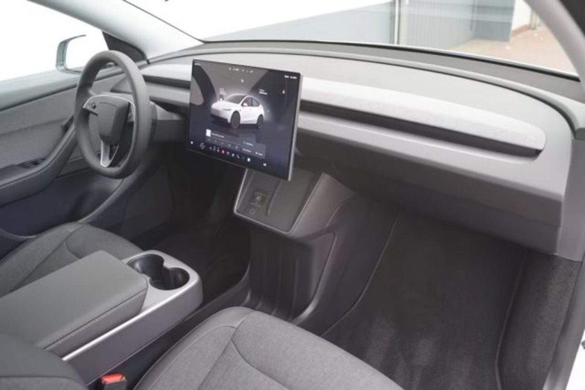 Tesla Model Y rwd (15)