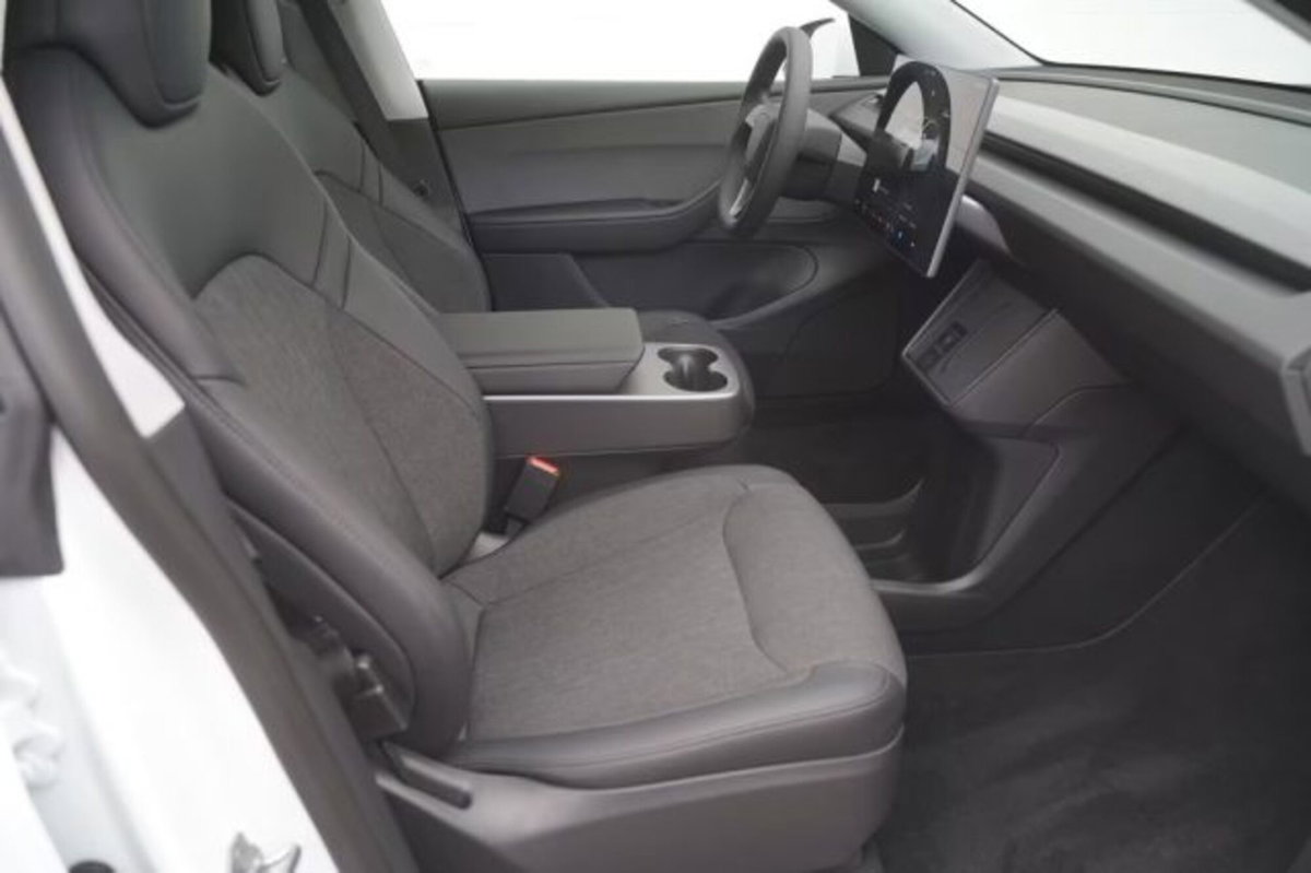 Tesla Model Y rwd (16)