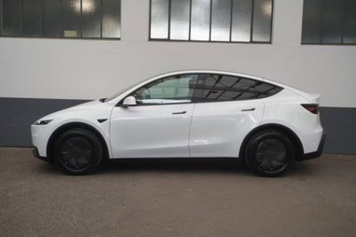 Tesla Model Y rwd (2)