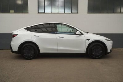 Tesla Model Y rwd (6)