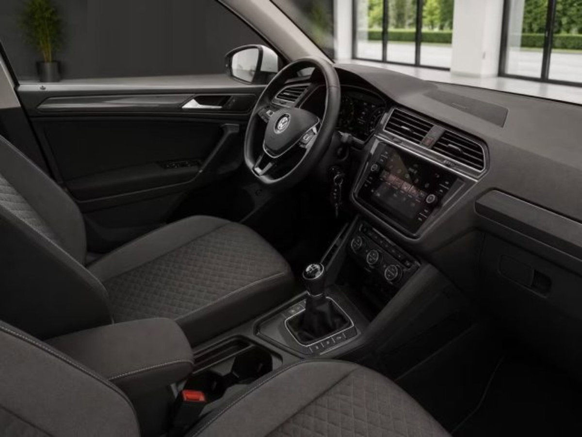 Volkswagen Tiguan 2.0 tdi R-Line 150cv dsg (9)