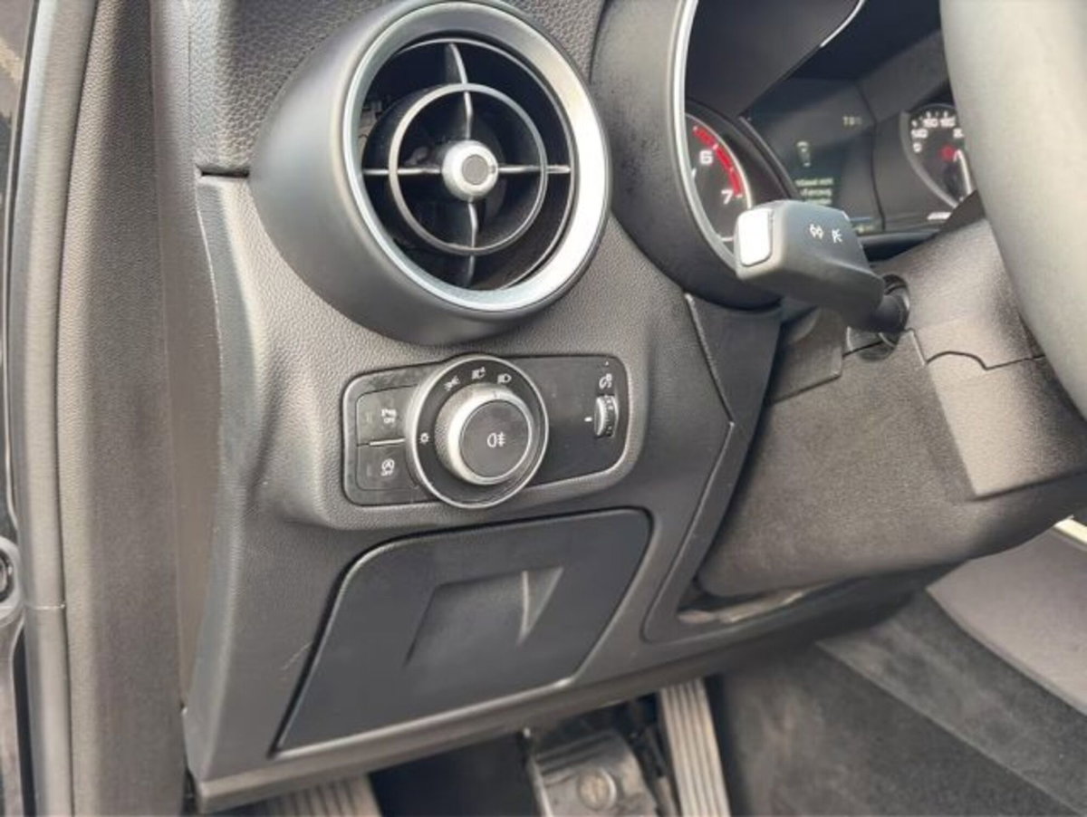 Alfa Romeo Stelvio Stelvio 2.0 Turbo 200 CV AT8 Q4 Super Business (12)