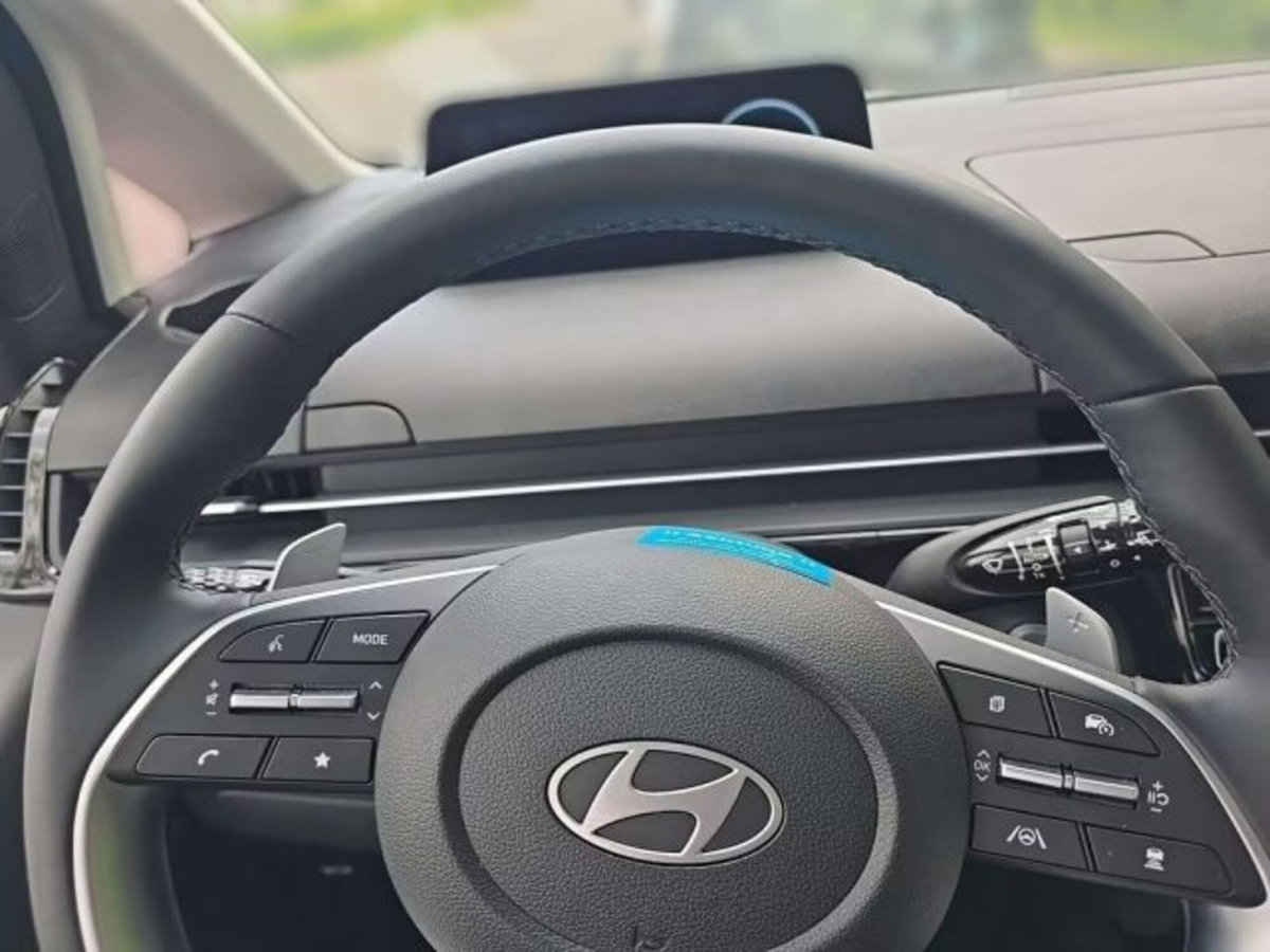 Hyundai Staria 1.6 hev 2wd auto (10)