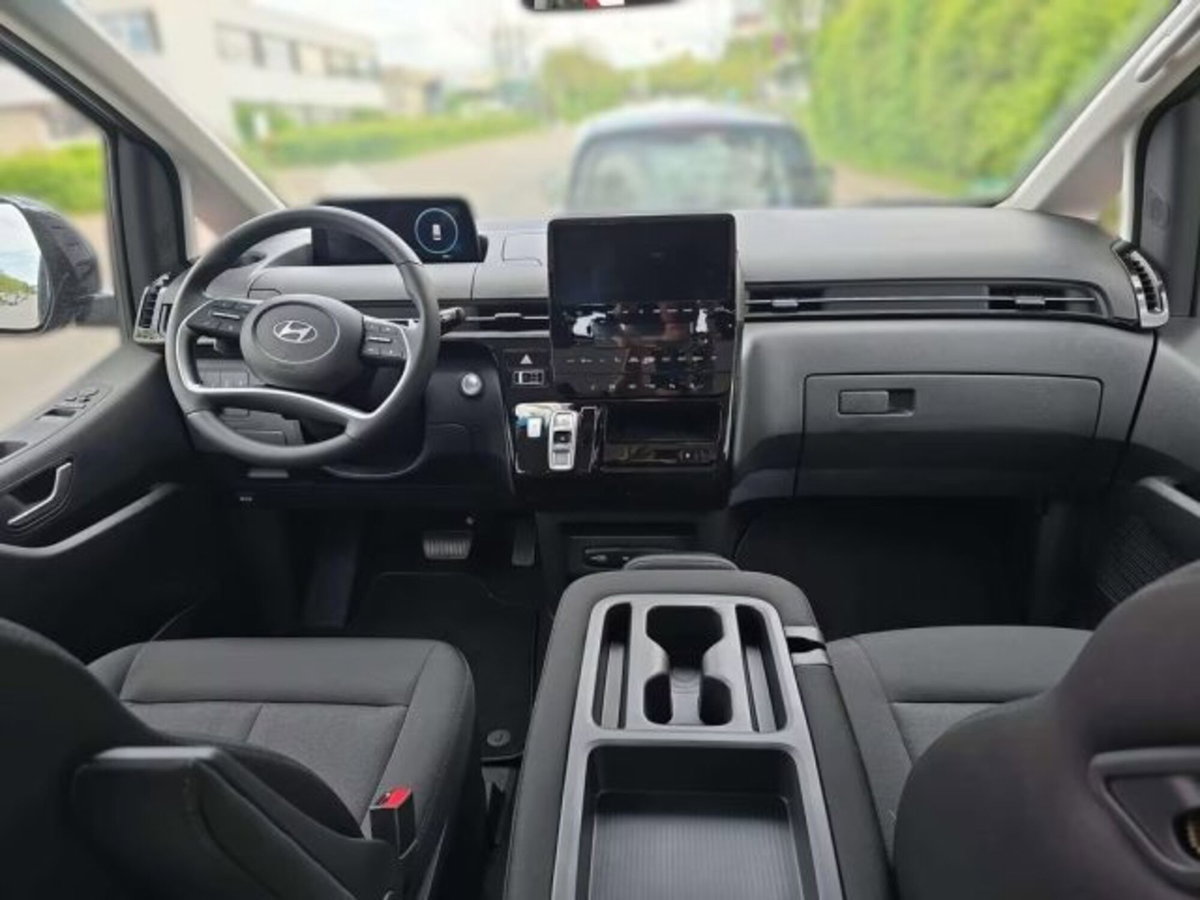 Hyundai Staria 1.6 hev 2wd auto (13)