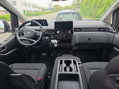 Hyundai Staria 1.6 hev 2wd auto (13)