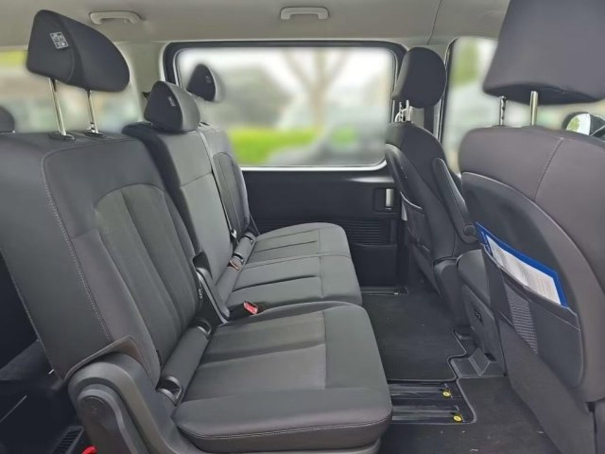 Hyundai Staria 1.6 hev 2wd auto (14)