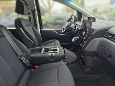 Hyundai Staria 1.6 hev 2wd auto (16)