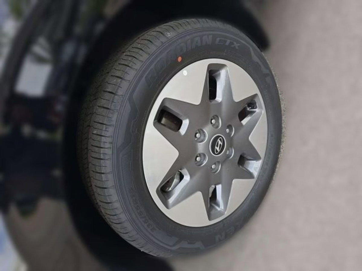 Hyundai Staria 1.6 hev 2wd auto (6)