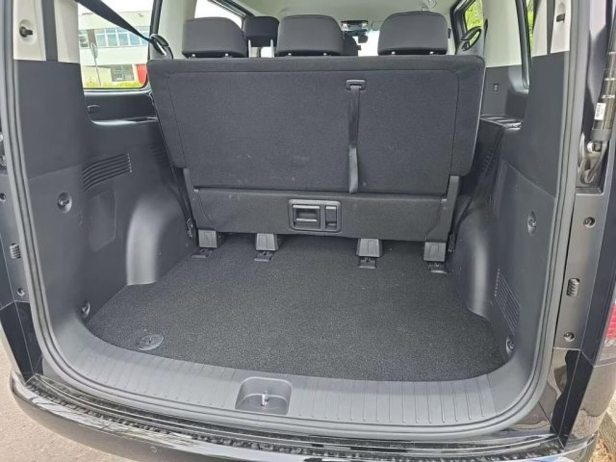 Hyundai Staria 1.6 hev 2wd auto (7)