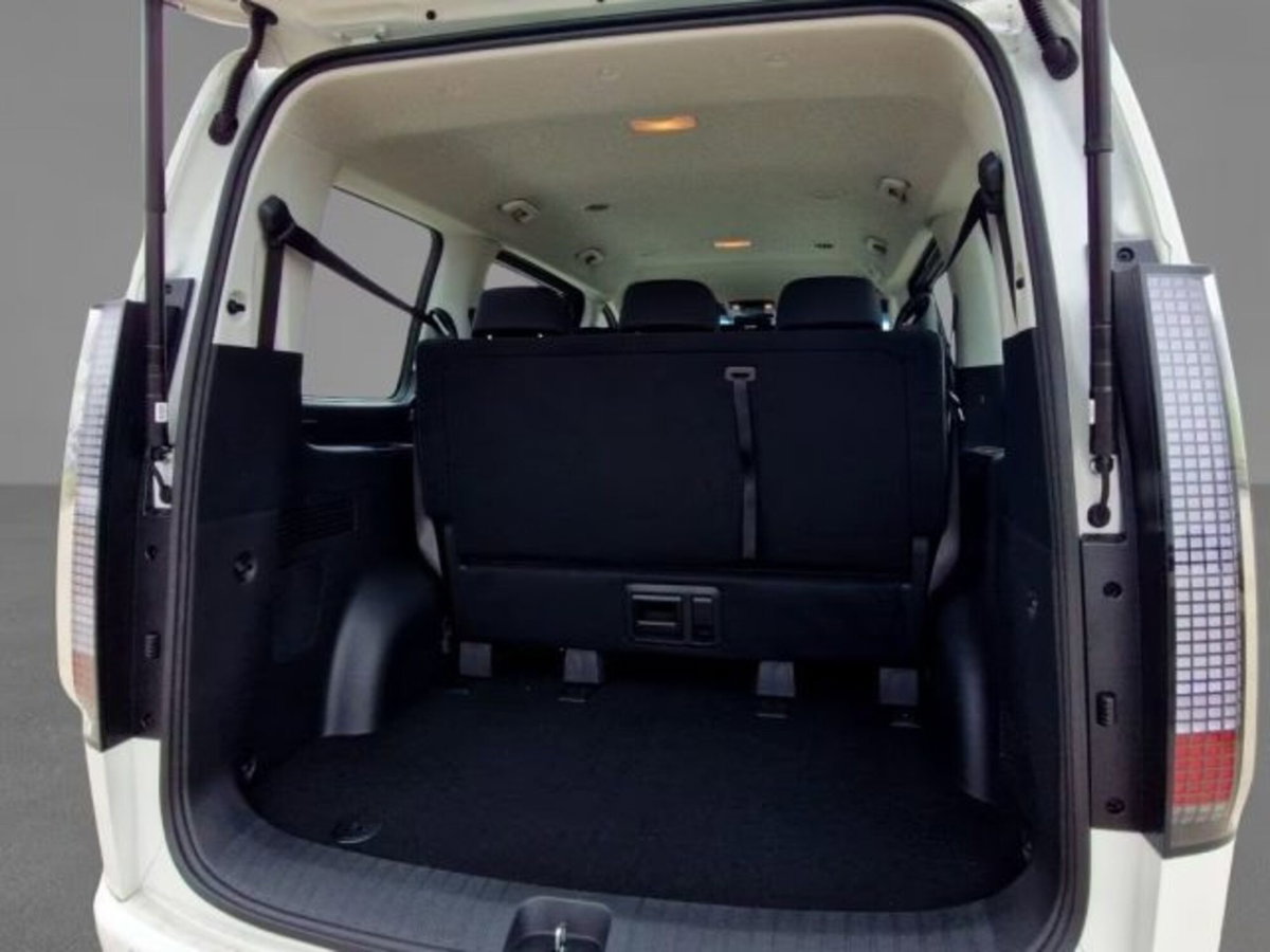 Hyundai Staria 1.6 hev 2wd auto (13)