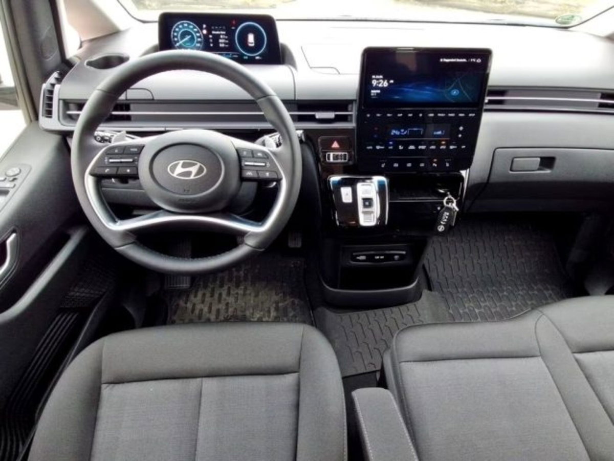 Hyundai Staria 1.6 hev 2wd auto (8)