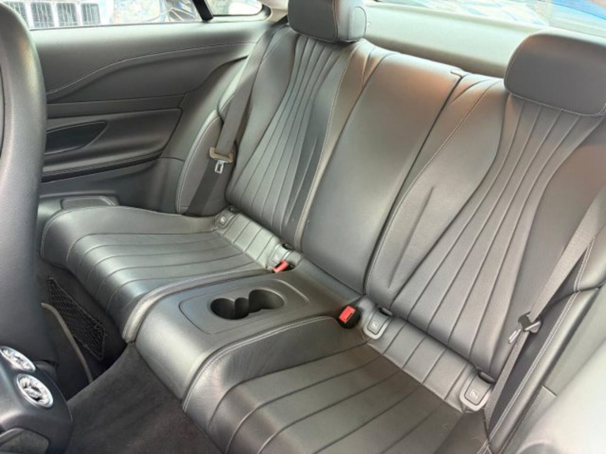 Mercedes-Benz Classe E Coupé 220 d 4Matic Business Sport (17)