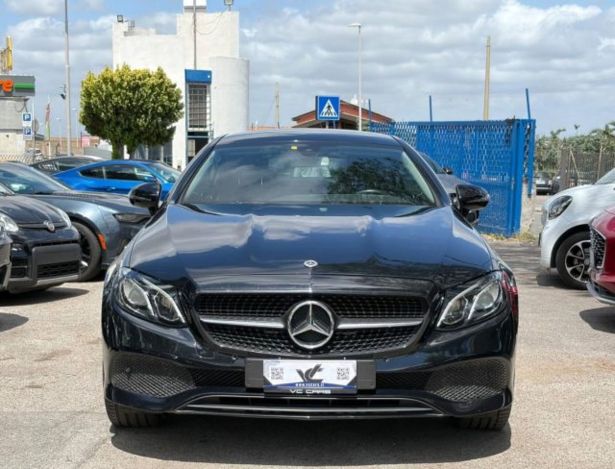 Mercedes-Benz Classe E Coupé 220 d 4Matic Business Sport (2)