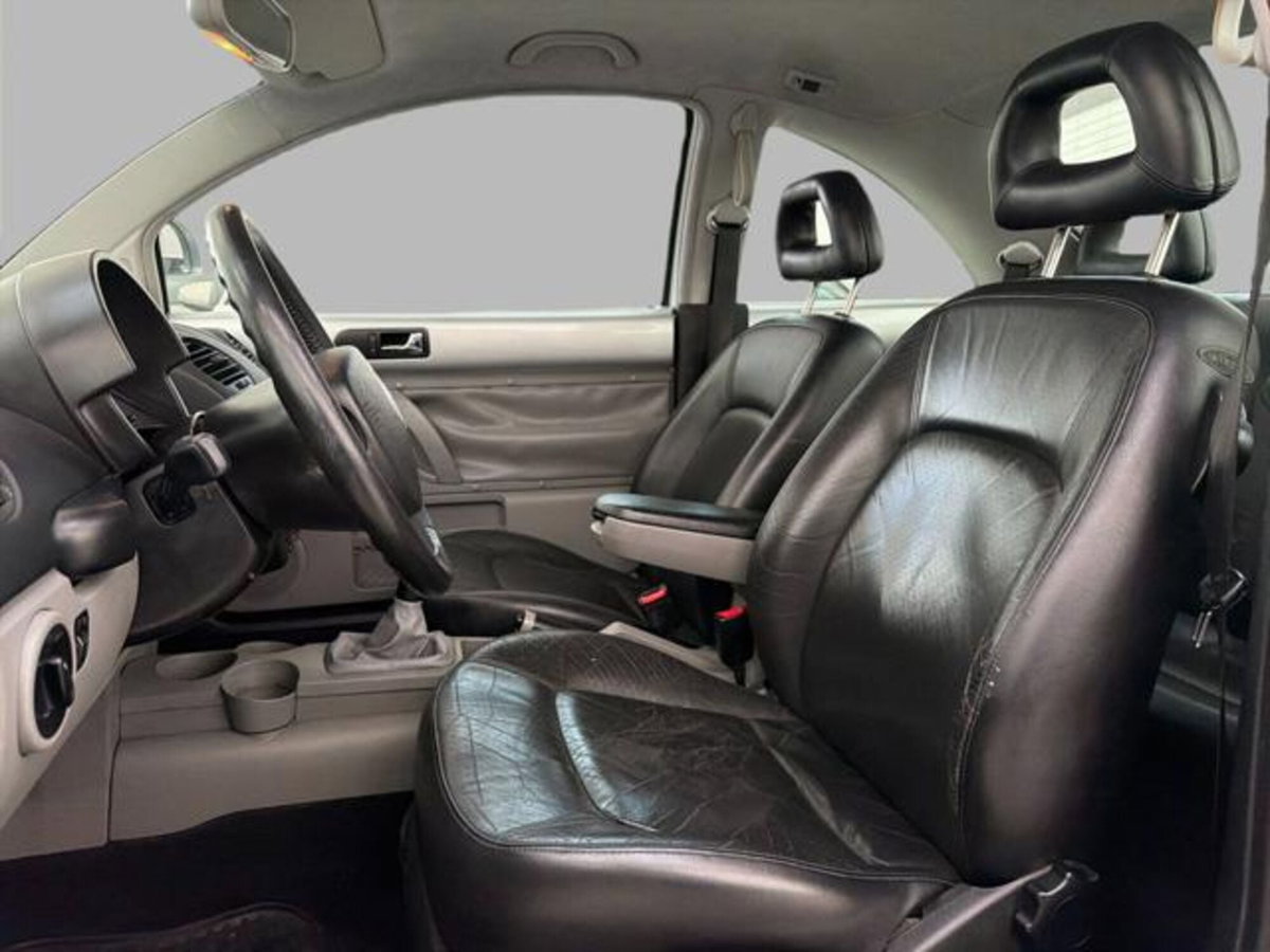 Volkswagen New Beetle 2.0 (12)