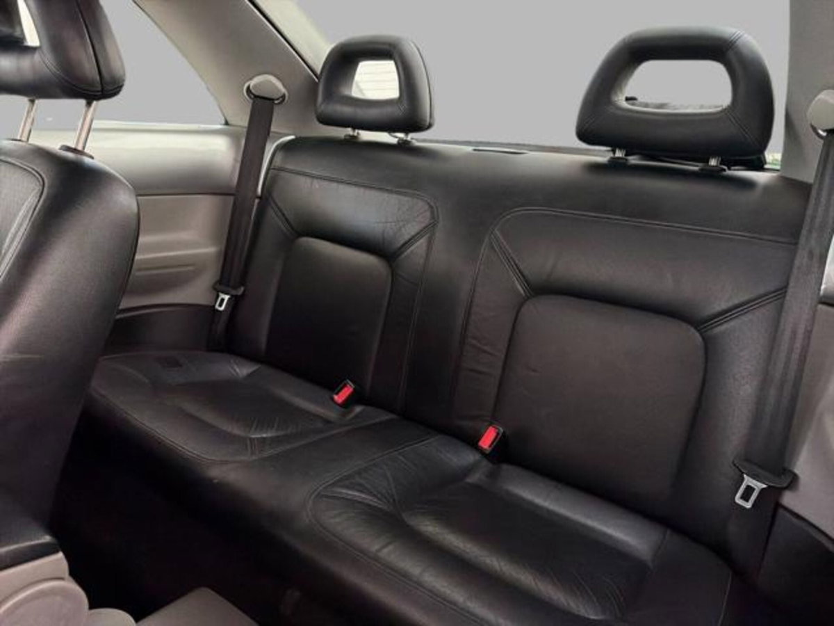 Volkswagen New Beetle 2.0 (13)