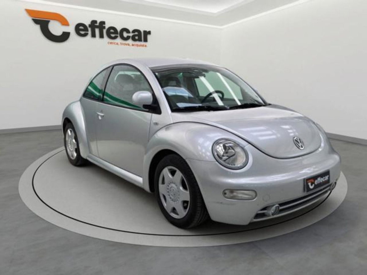 Volkswagen New Beetle 2.0 (3)