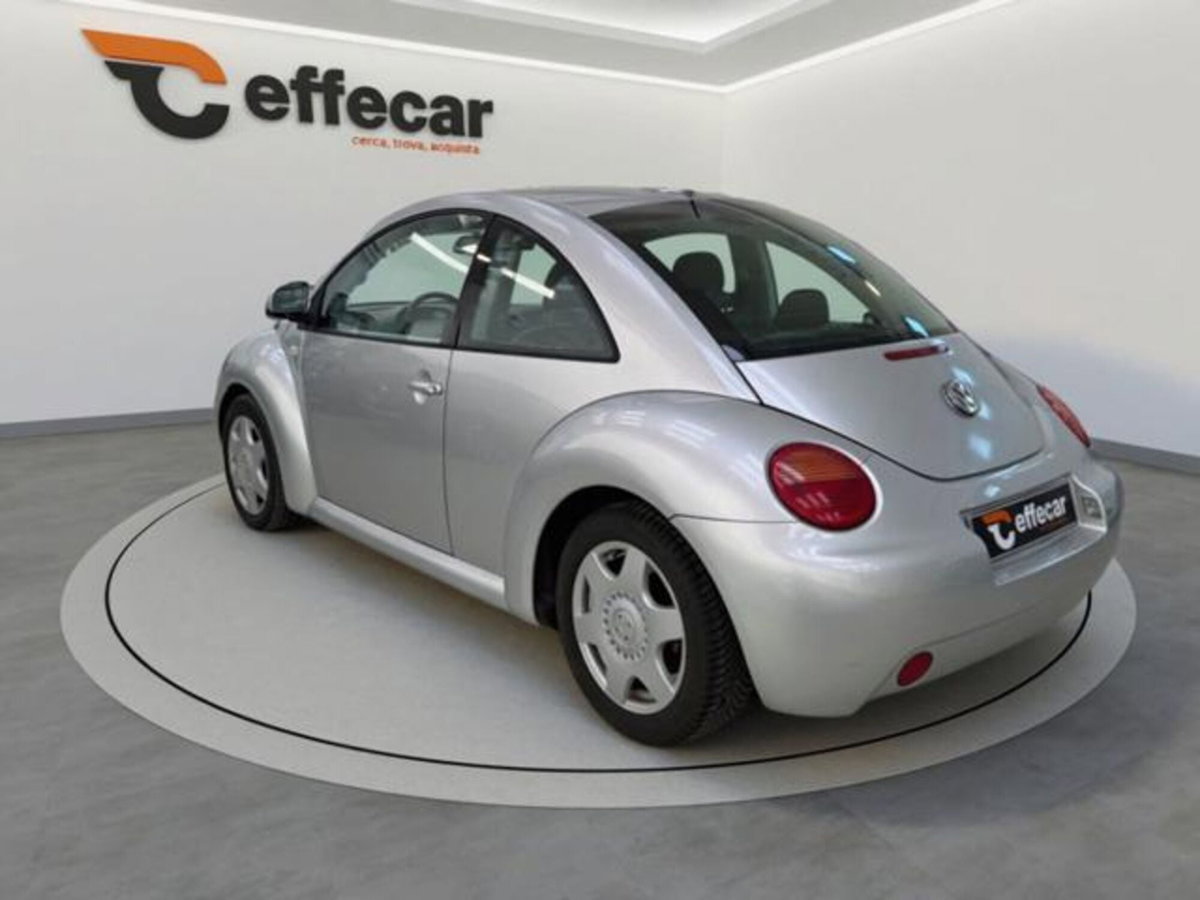 Volkswagen New Beetle 2.0 (4)