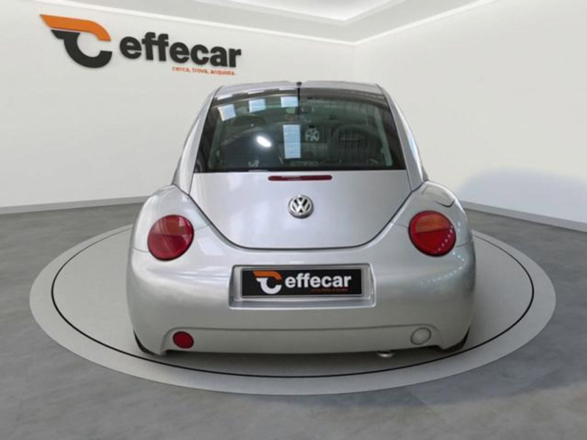 Volkswagen New Beetle 2.0 (5)