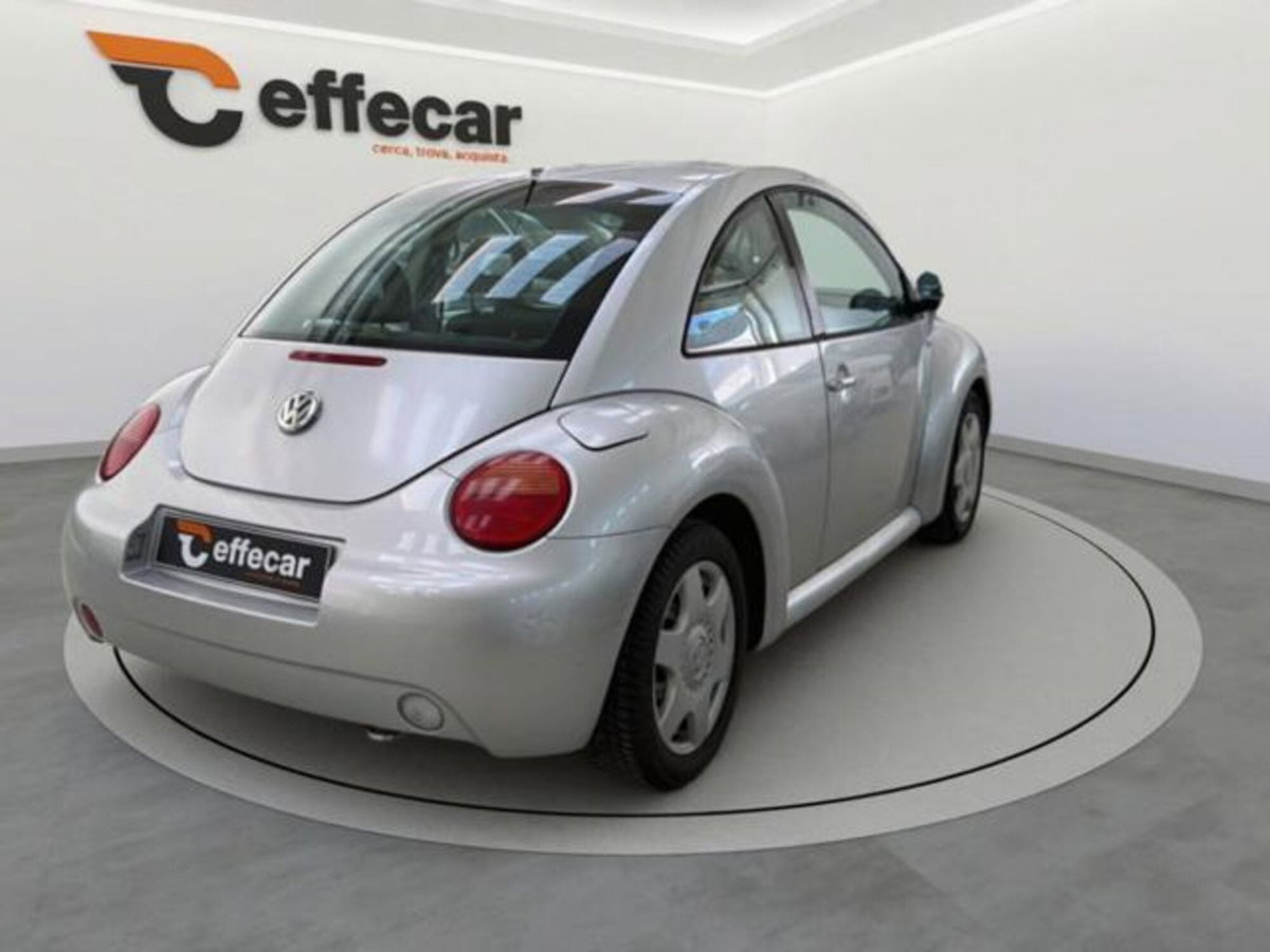 Volkswagen New Beetle 2.0 (6)