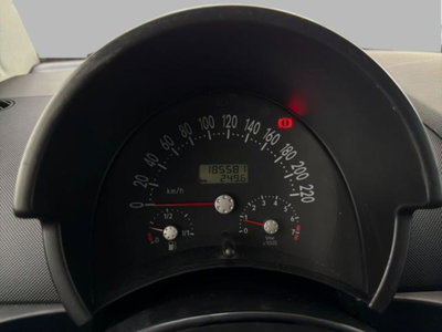 Volkswagen New Beetle 2.0 (9)