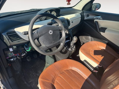 Lancia Ypsilon 1.3 MJT 75 CV Platino (10)