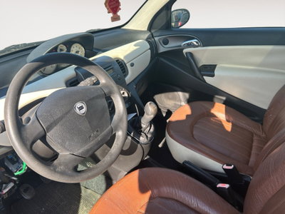 Lancia Ypsilon 1.3 MJT 75 CV Platino (12)