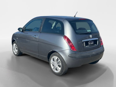 Lancia Ypsilon 1.3 MJT 75 CV Platino (4)