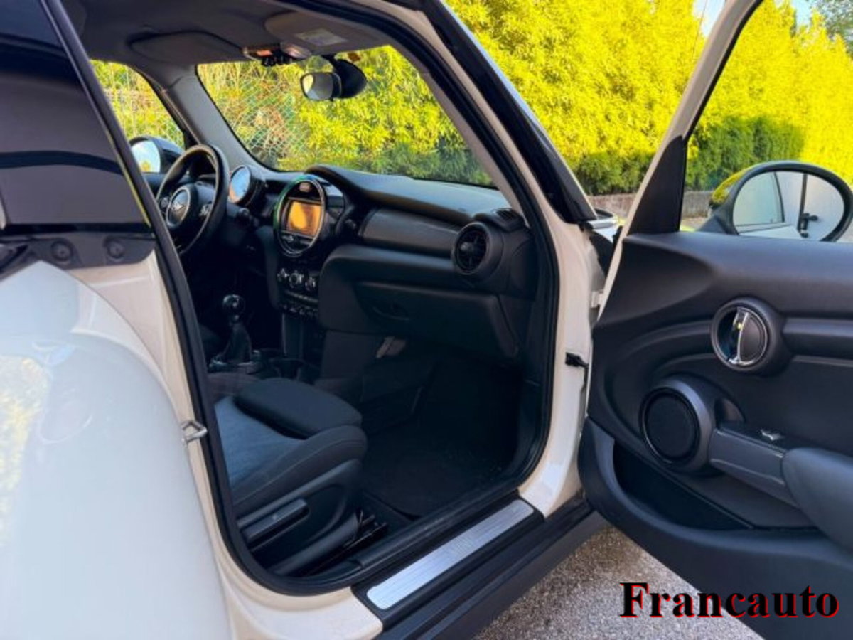 MINI Mini 1.5 Cooper D Business 5 porte (10)
