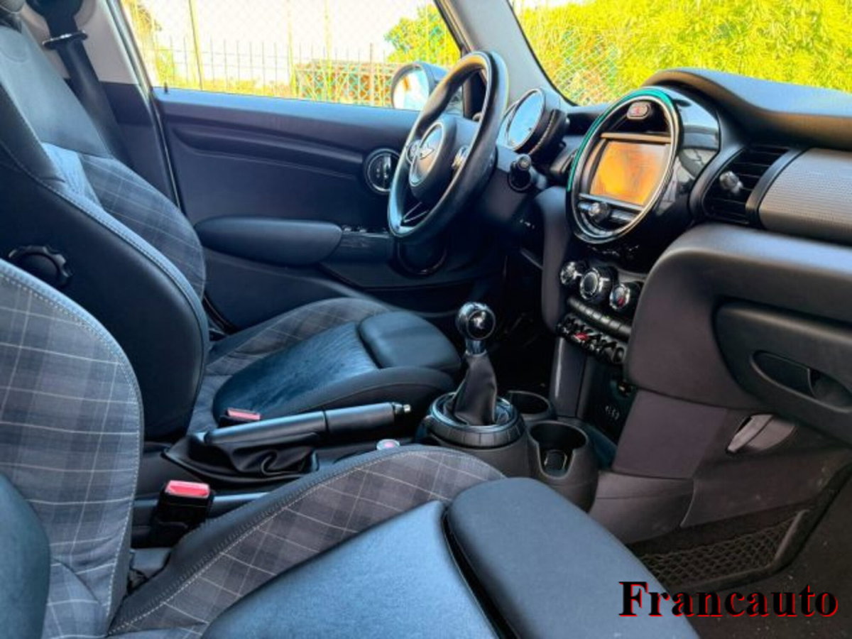 MINI Mini 1.5 Cooper D Business 5 porte (6)