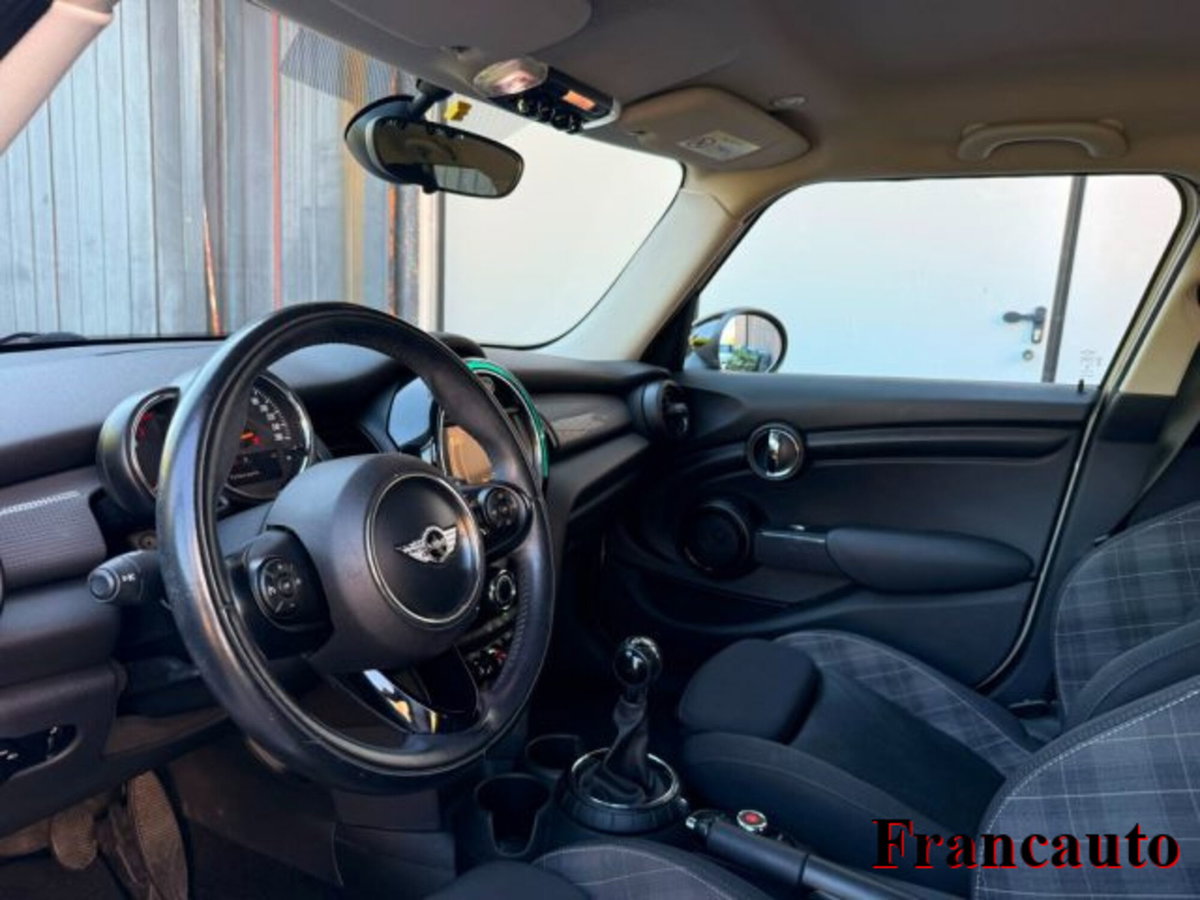 MINI Mini 1.5 Cooper D Business 5 porte (8)