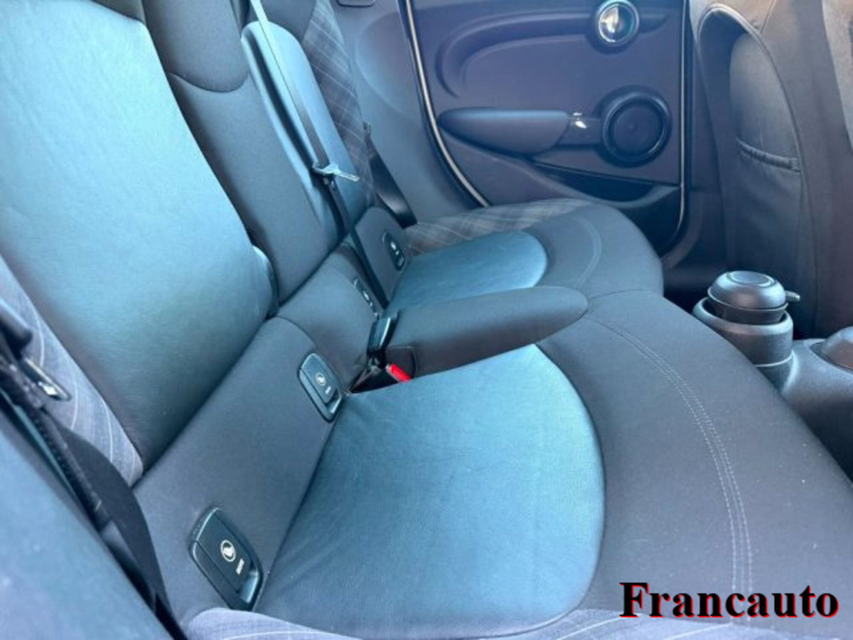MINI Mini 1.5 Cooper D Business 5 porte (9)