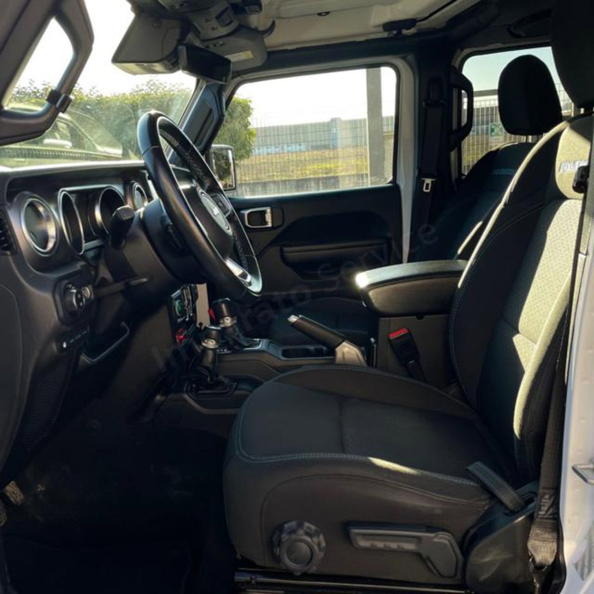 Jeep Wrangler Unlimited 2.0 Turbo Sahara (15)