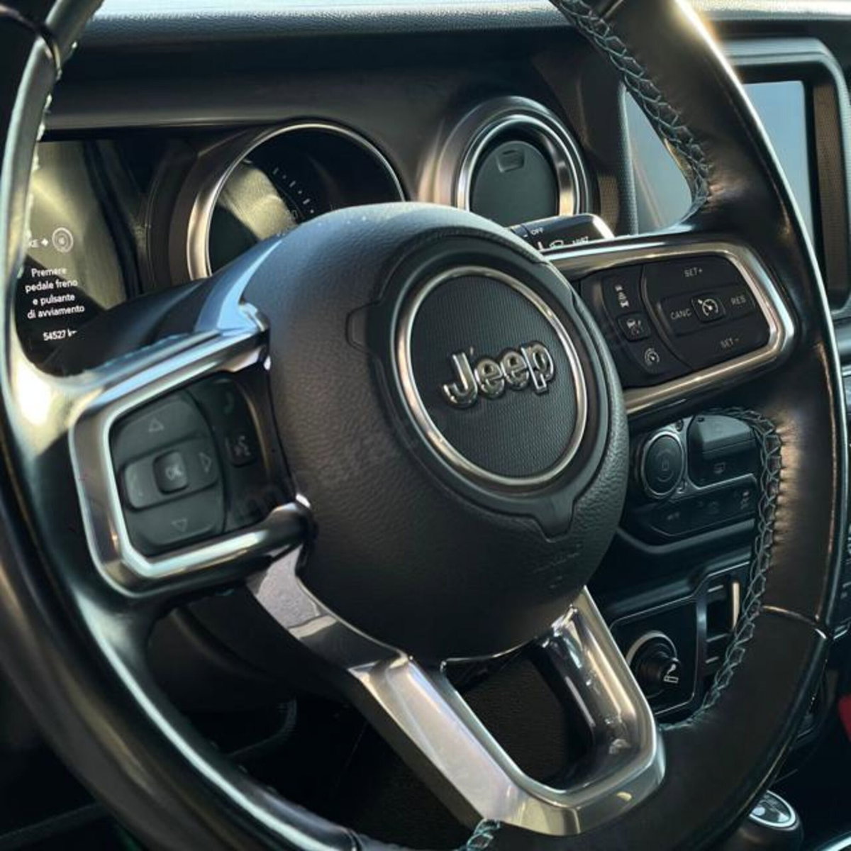 Jeep Wrangler Unlimited 2.0 Turbo Sahara (16)