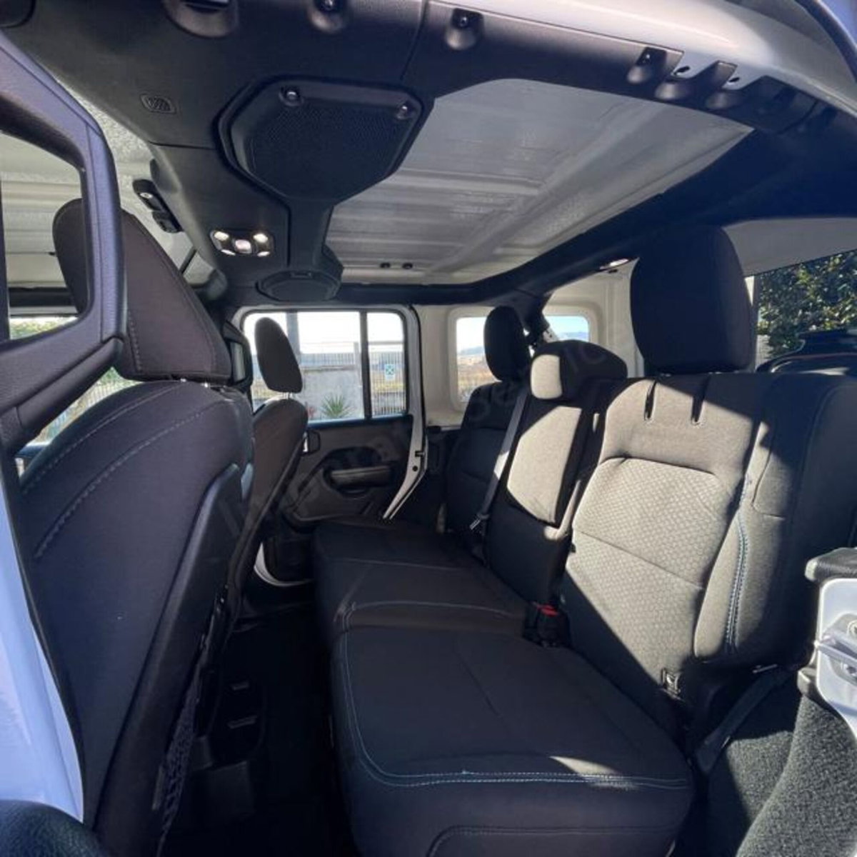Jeep Wrangler Unlimited 2.0 Turbo Sahara (9)