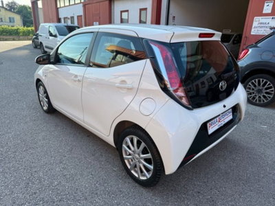 Toyota Aygo 1.0 VVT-i 69 CV 5 porte x-clusiv (4)