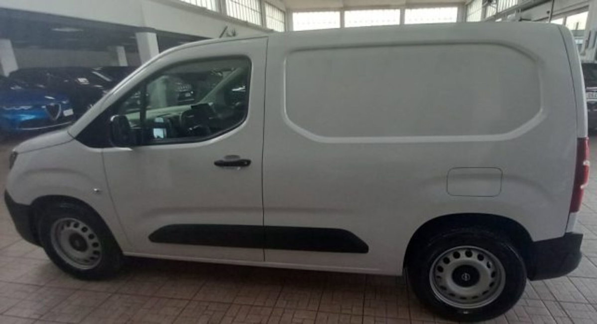 Opel Combo-e Cargo 50kWh PL Edition (4)