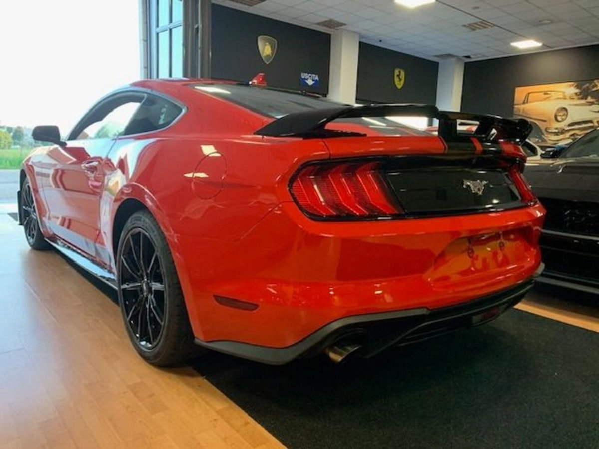 Ford Mustang Coupé Fastback 2.3 EcoBoost (7)