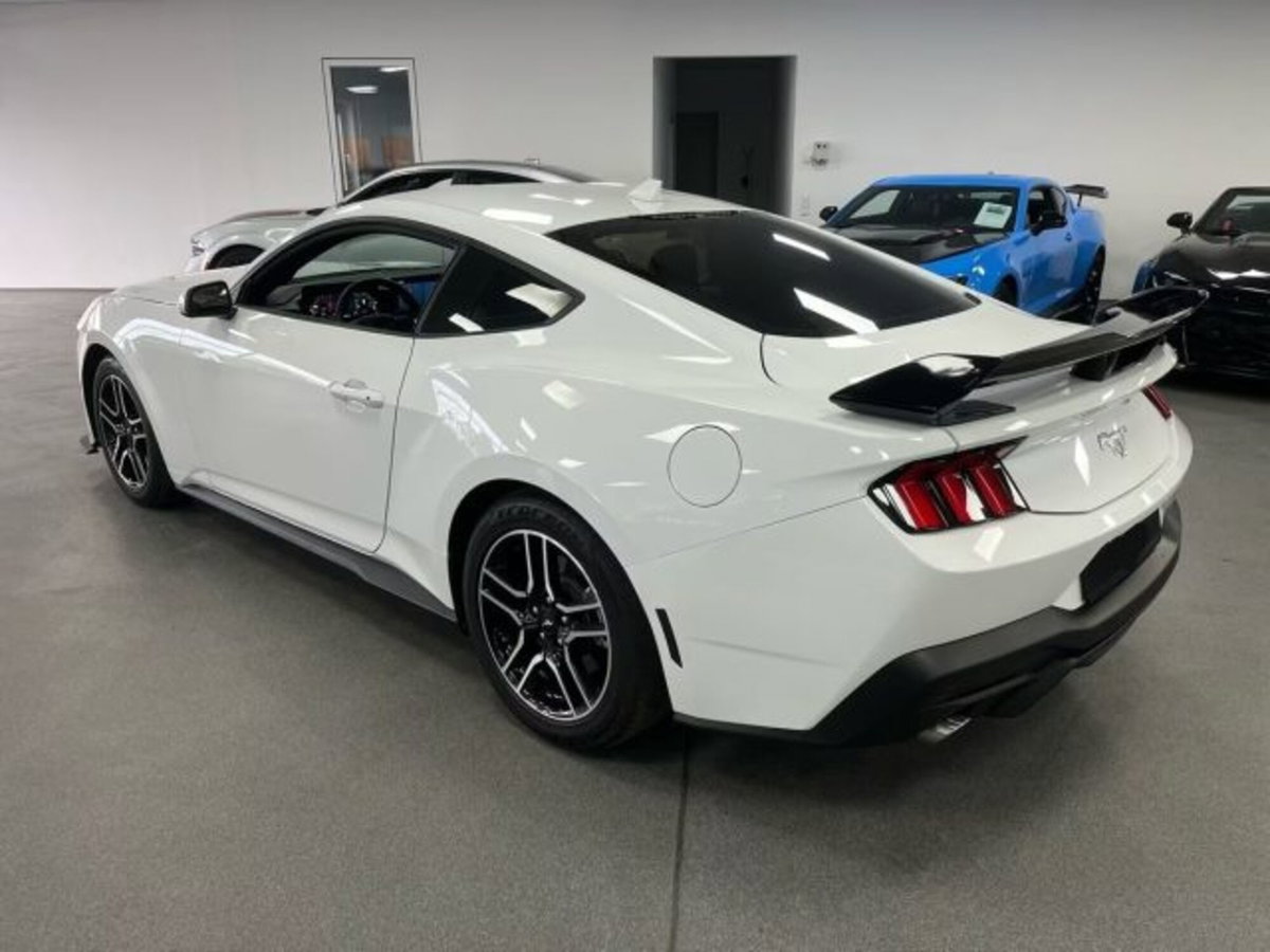 Ford Mustang Coupé Fastback 2.3 EcoBoost (7)