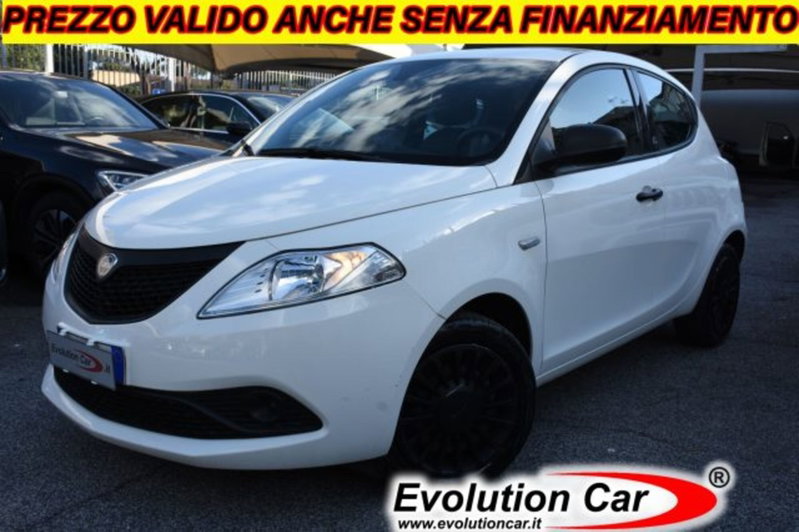 Lancia Ypsilon 1.0 FireFly 5 porte S&S Hybrid Ecochic Silver